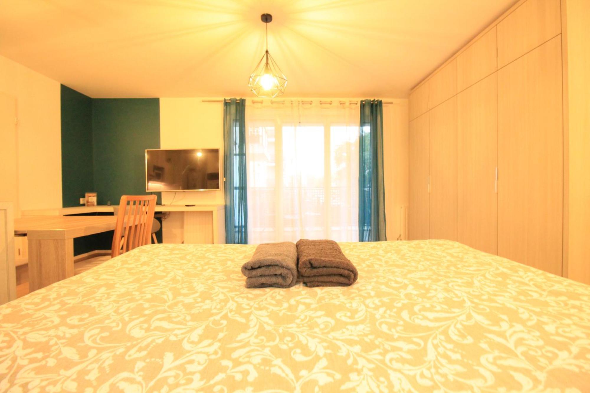 Appartement Arpajon Centre: RER C Proximity, Balcony & Hospital View Exterior photo